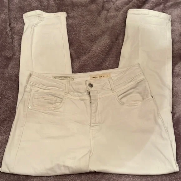 Pilcro ivory/white denim. High rise slim jeans. Size 31 - Picture 1 of 5